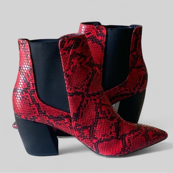 QUPID Red Hot Snakeskin Chunky 2.5” Heel Ankle Boots Size 8.5 Fireside Footwear - Picture 6 of 16